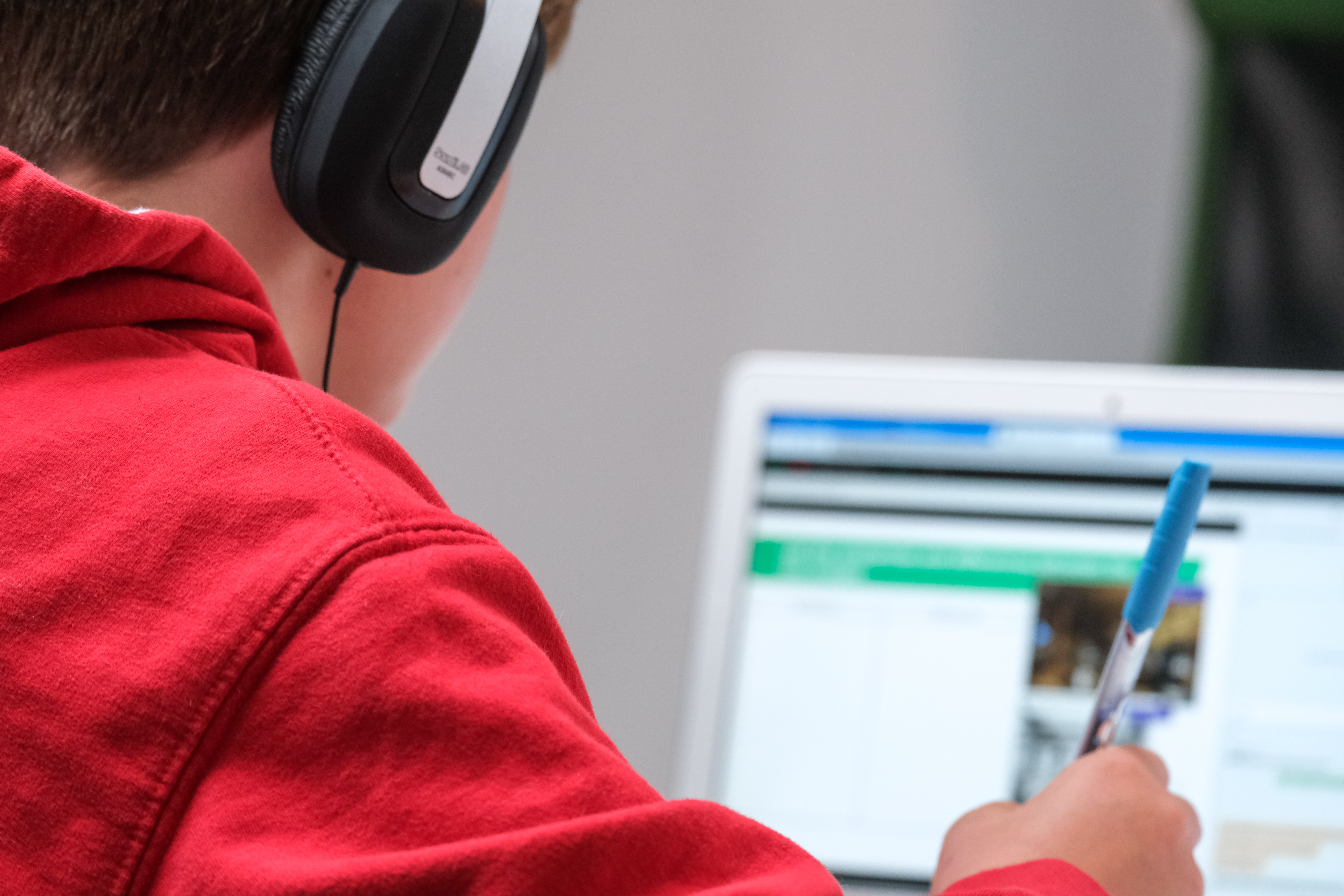 Child studying at a laptop, Photo by Compare Fibre on Unsplash